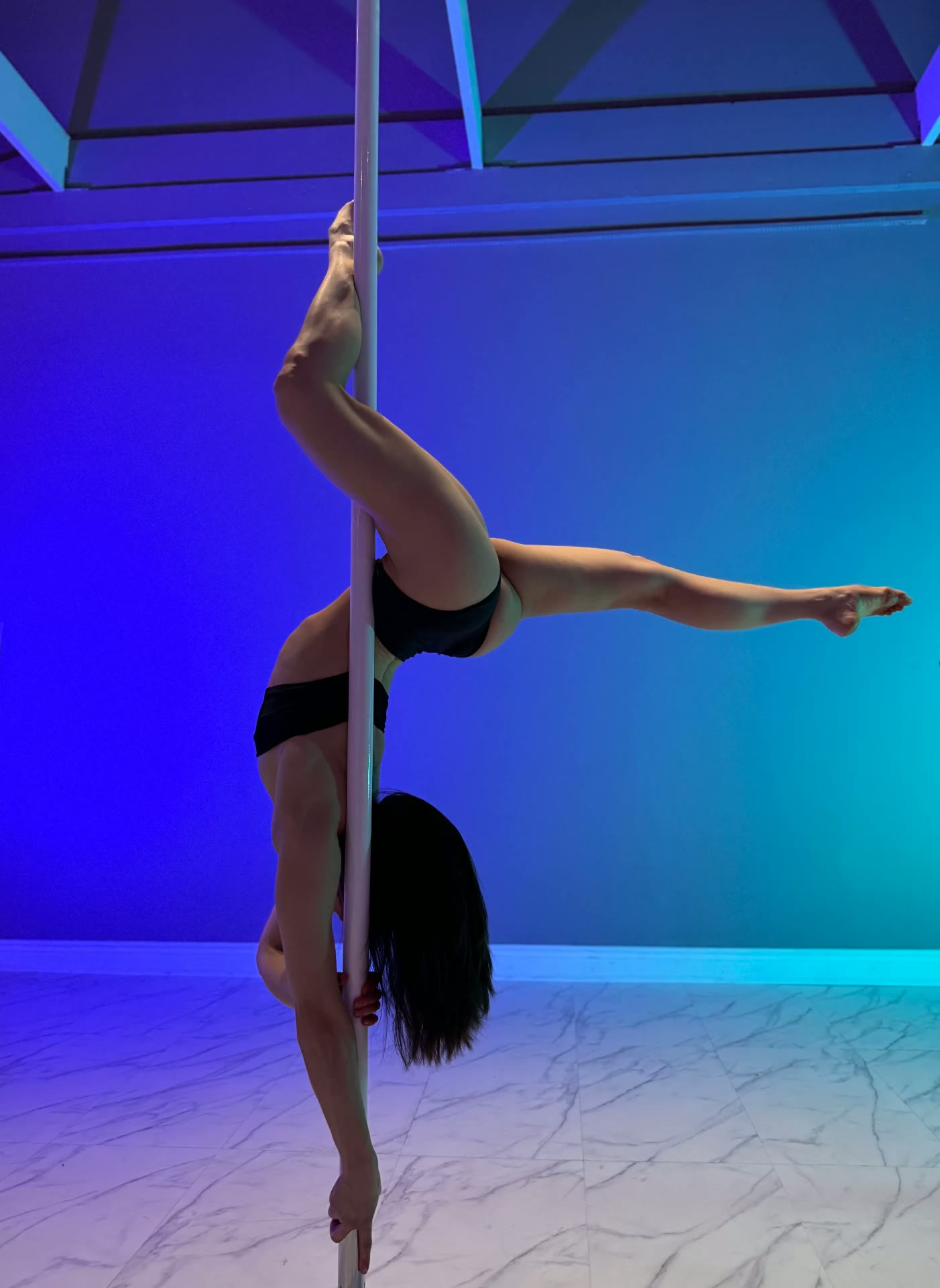 Ira holding a strength position on the pole